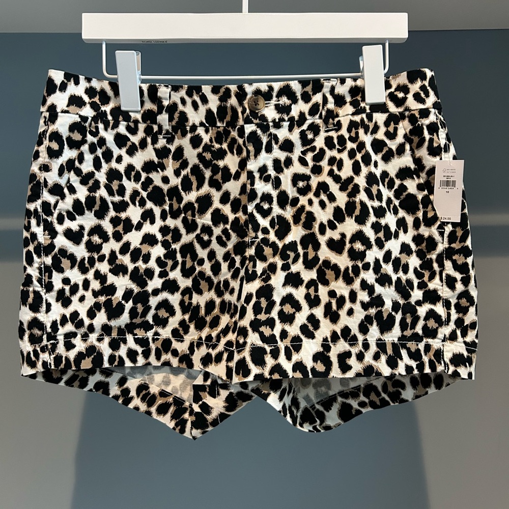 NWT Old Navy leopard Everyday Shorts. Size 10. Midrise. 3.5 inch inseam. NEW! - Picture 2 of 11